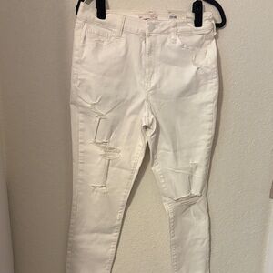 SO Cream Distressed Skinny Jeans